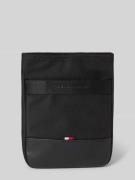 Tommy Hilfiger Umhängetasche Label-Schriftzug aus Metall in Black, Grö...