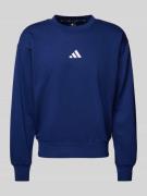 adidas Sportswear Sweatshirt mit Label-Stitching in Marine, Größe L