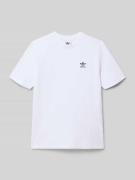 adidas Originals T-Shirt mit Label-Print in Weiss, Größe 140