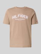 Tommy Hilfiger Regular Fit T-Shirt aus reiner Baumwolle in Taupe, Größ...