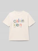 Calvin Klein Jeans T-Shirt mit Label-Print in Sand, Größe 152