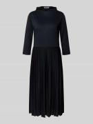More & More Midikleid mit Stehkragen und Plisseefalten in Marine, Größ...