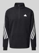 adidas Sportswear Sweatshirt mit Stehkragen und Känguru-Tasche in Blac...