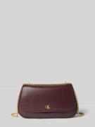 CK Calvin Klein Umhängetasche mit Logo-Applikation in Bordeaux, Größe ...