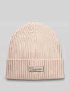 CK Calvin Klein Strickmütze mit Kaschmir-Anteil und Label-Patch in Off...