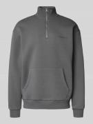 REVIEW Sweatshirt mit Stehkragen und Reißverschluss in Dunkelgrau, Grö...