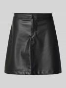 Tom Tailor Denim leicht ausgestellter Rock in Lederoptik mit Knopfvers...