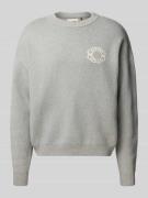 PROHIBITED Oversized Strickpullover mit Label-Print in Hellgrau, Größe...