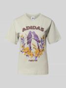 adidas Sportswear T-Shirt mit Motiv-Print und Rundhalsausschnitt in Mi...