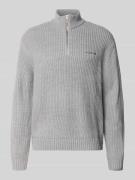 REVIEW Strickpullover mit Stehkragen und Reißverschluss in Hellgrau Me...