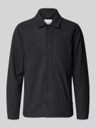 Lindbergh Relaxed Fit Hemdjacke mit Brusttasche in Black, Größe M