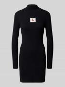 Calvin Klein Jeans Minikleid mit Logo-Patch in Strick-Optik in Black, ...