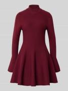 Apricot Strickkleid aus Viskose-Mix mit Stehkragen in Bordeaux, Größe ...