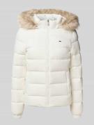 Tommy Jeans Shaped Fit Daunenjacke mit Logo-Stitching in Offwhite, Grö...