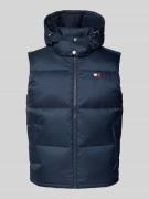 Tommy Jeans Regular Fit Daunenweste mit abnehmbarer Kapuze in Marine, ...