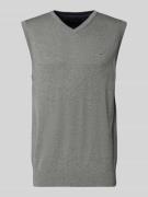 Christian Berg Men Pullunder mit Label-Stitching in Mittelgrau Melange...