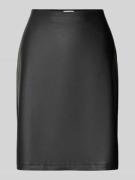 s.Oliver RED LABEL Ausgestellter Mini-Rock in Glattleder-Optik in BLAC...