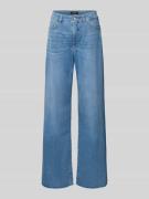 Marc Cain Wide Fit Jeans mit Fransen und Eingrifftaschen in Hellblau M...