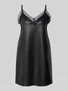 Gina Tricot Regular Fit Minikleid mit Spitzenbesatz in Leder-Optik in ...