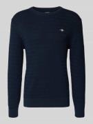Gant Strickpullover mit Strukturmuster und Label-Stitching in Marine, ...