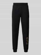 EA7 Emporio Armani Sweatpants mit elastischem Bund und Label-Print in ...