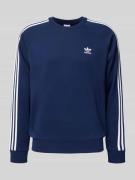 adidas Originals Sweatshirt mit Label-Stitching in Marine, Größe L
