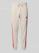 adidas Sportswear Regular Fit Sweathose mit Logo-Stitching in Beige, G...