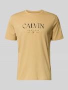 CK Calvin Klein T-Shirt mit Label-Print und Rundhalsausschnitt in Senf...