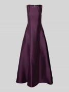 Christian Berg Cocktail Abendkleid mit Rundhalsausschnitt in Purple, G...