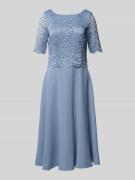 Vera Mont Cocktailkleid mit U-Boot-Ausschnitt in Hellgrau, Größe 50