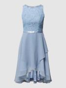 Luxuar Cocktailkleid mit Ziersteinbesatz in Rauchblau, Größe 42