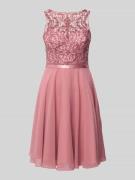 Luxuar Cocktailkleid mit Rundhalsausschnitt in Mauve, Größe 42