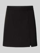 Pieces Ausgestellter Mini-Rock mit Saumschlitzt Modell 'BOZZY' in Blac...