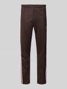 adidas Originals Sweatpants mit elastischem Bund in Dunkelbraun, Größe...