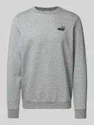 PUMA PERFORMANCE Sweatshirt mit Label-Stitching in Mittelgrau Melange,...
