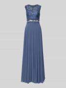 Mascara Abendkleid mit floralem Spitzenbesatz in Bleu, Größe 32