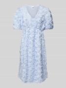 YAS Knielanges Kleid mit Strukturmuster Modell 'ROSIVA' in Hellblau, G...