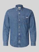 Calvin Klein Jeans Regular Fit Jeanshemd mit Brusttasche und Label-Det...