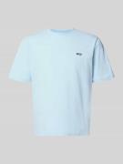 REVIEW Basic T-Shirt mit kleinem Logo-Patch auf der Brust in Hellblau,...