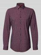 HUGO Slim Fit Businesshemd mit Kentkragen Modell 'KENNO' in Bordeaux, ...