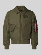 Alpha Industries Regular Fit Bomberjacke mit Logo-Patch in Oliv, Größe...