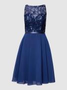 Luxuar Cocktailkleid mit floraler Stickerei in Marine, Größe 34