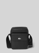 Lacoste Umhängetasche mit Label-Applikation in Black, Größe 1