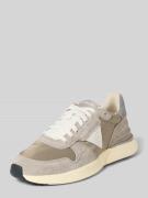 Clarks Sneaker aus beschichtetem Leder mit Label-Detail in Hellgrau, G...