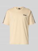 EA7 Emporio Armani Regular Fit T-Shirt mit Logo-Patch in Sand, Größe L