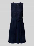 Apricot Knielanges Kleid mit Spitze in Marine, Größe L