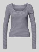 REVIEW Slim Fit Longsleeve mit tiefen Rundhalsausschnitt in Dunkelblau...