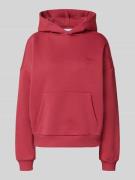 REVIEW Regular Fit Hoodie mit Kängurutasche in Kirsche, Größe L