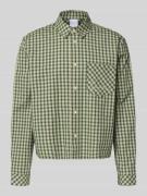 KARL KANI Boxy Fit Freizeithemd mit Brusttasche in Gruen, Größe L