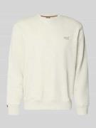 Superdry Sweatshirt mit Rundhalsausschnitt und Label-Stitching in Hell...